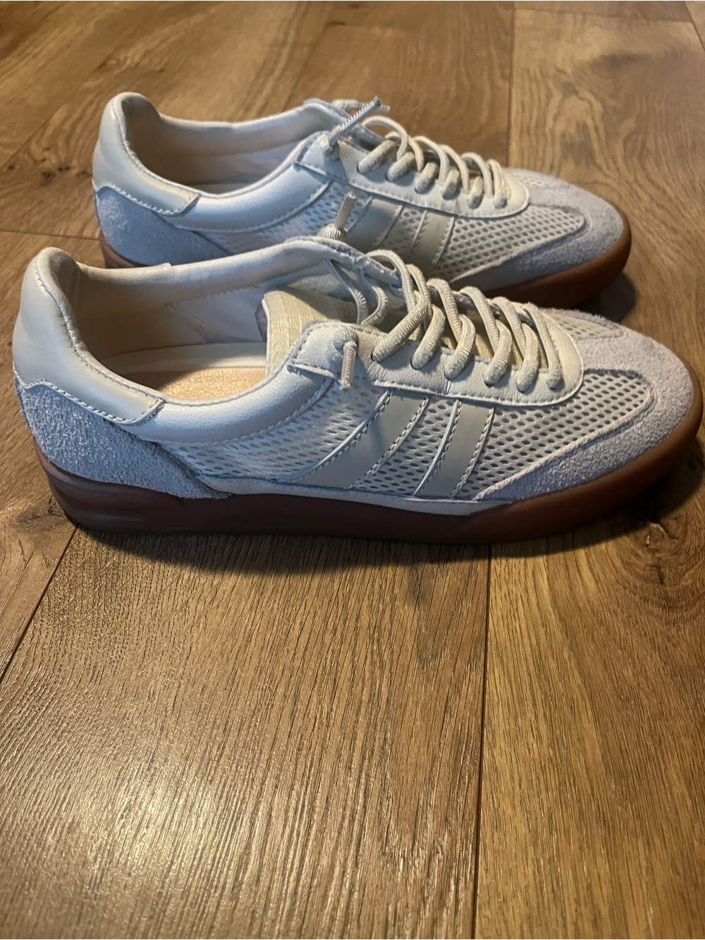 Steve Madden Women's White and Gum Sole Low-Profile Sneakers